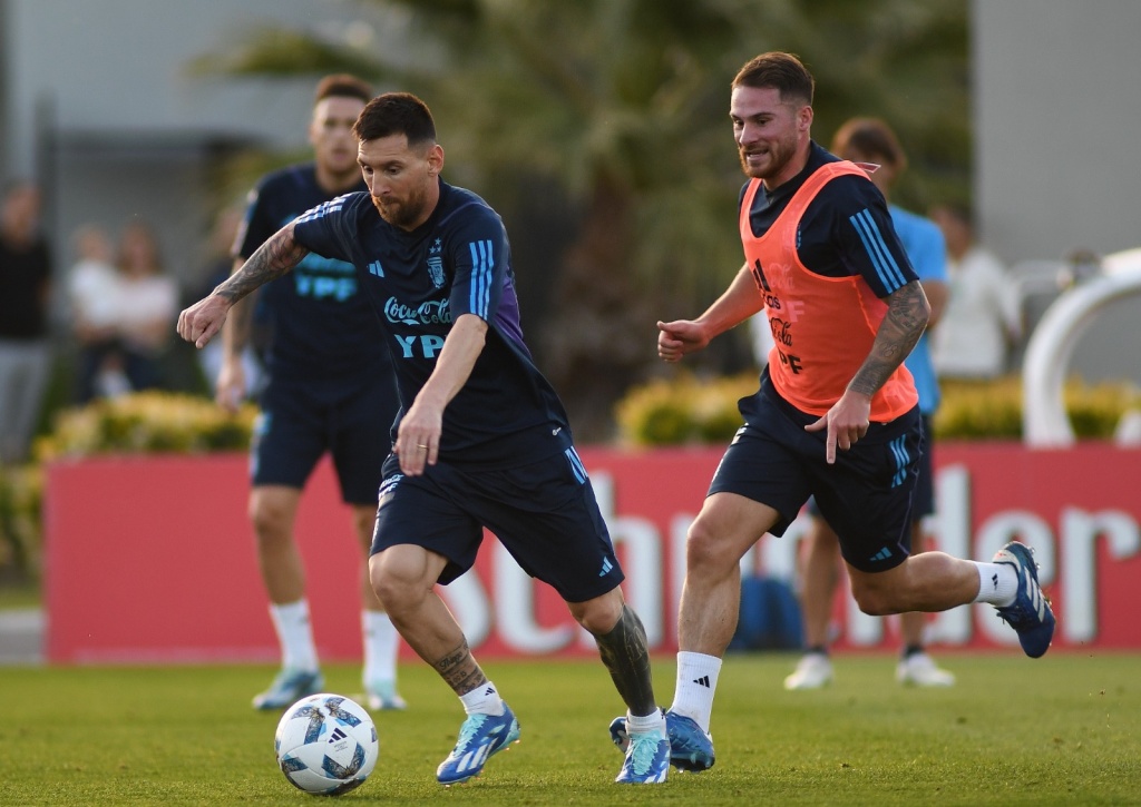 Messi se entrenó en Ezeiza y la selección está lista para recibir a Uruguay