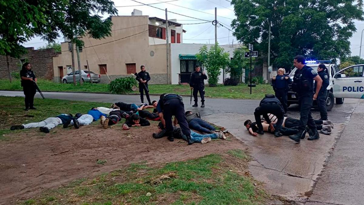 Mataron de una puñalada a un joven en una fiesta clandestina en La Plata