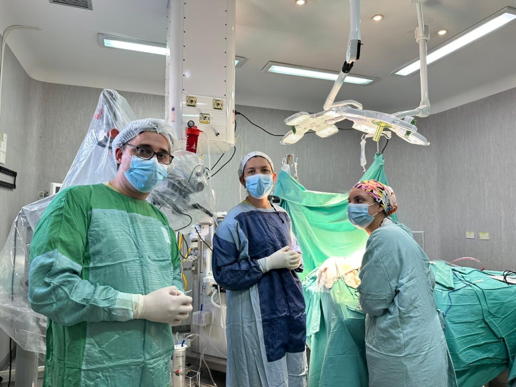 Hospital Eurnekian de Ezeiza operaron con éxito de un quiste en el cerebro a un niño de 3 años