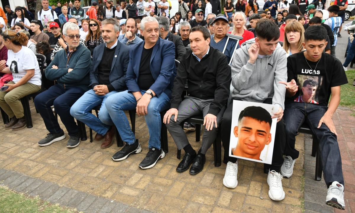 Emotivo acto de señalización en homenaje a Lucas González, el joven asesinado en Barracas