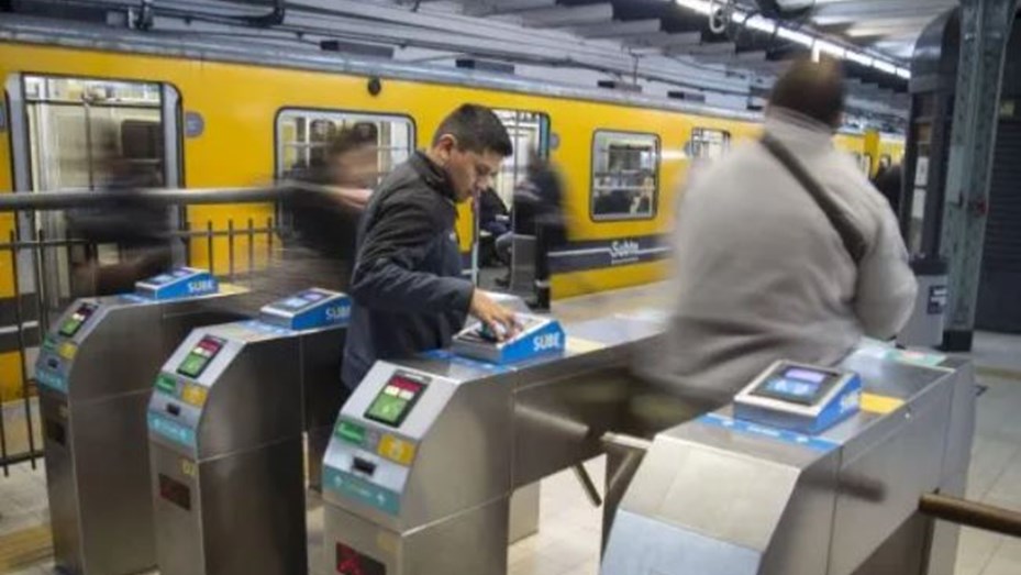 El subte aumentará 56% en dos tramos: $110 en enero