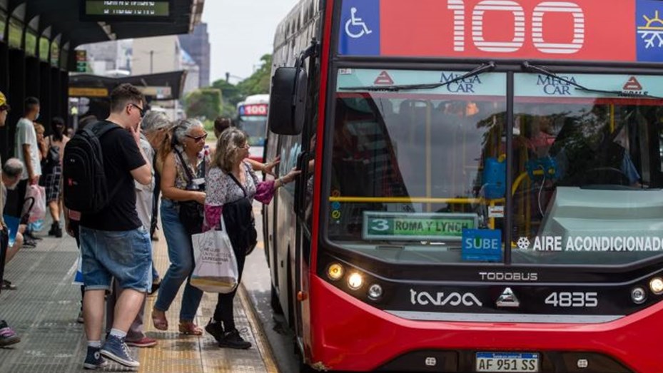 El Gobierno bonaerense alertó que a partir de la semana próxima no podrá pagar los subsidios al transporte