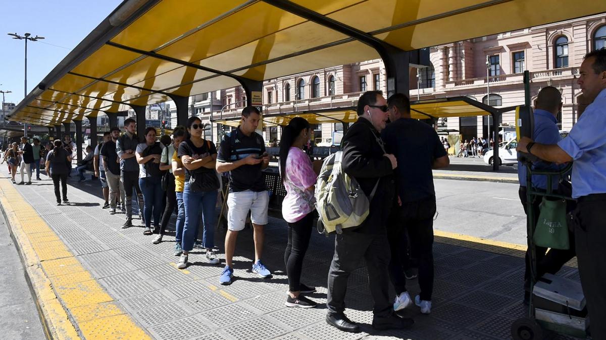 El boleto mínimo de colectivos en el AMBA aumentará hasta 76,92 pesos a partir de enero