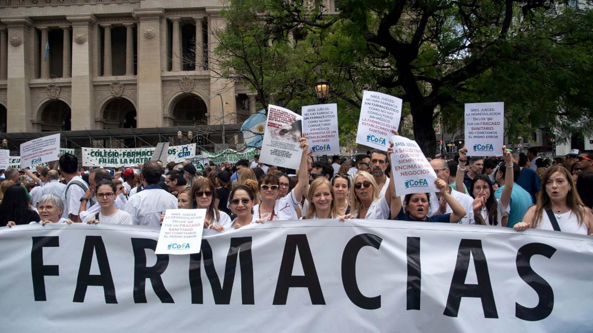 Las farmacias presentaron un amparo contra la venta de medicamentos en kioscos