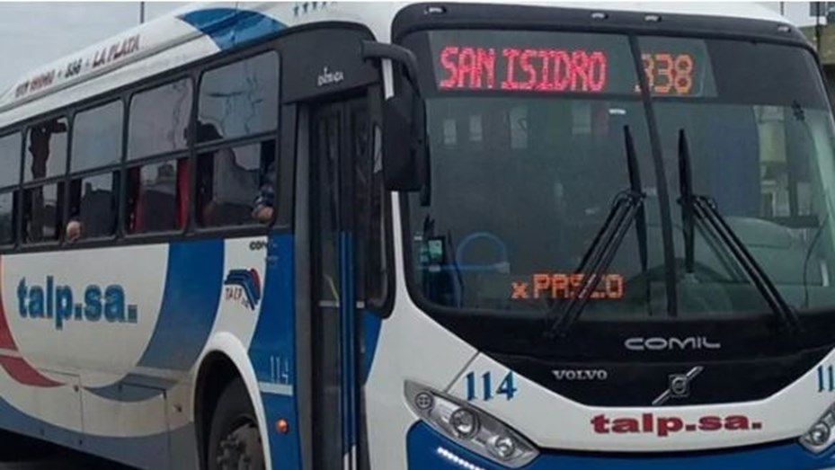 Las líneas de colectivo 338 y 406 están de paro por agresión a un chofer