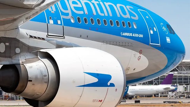 Argentina debe pagar casi 400 millones de dólares por la nacionalización de Aerolíneas