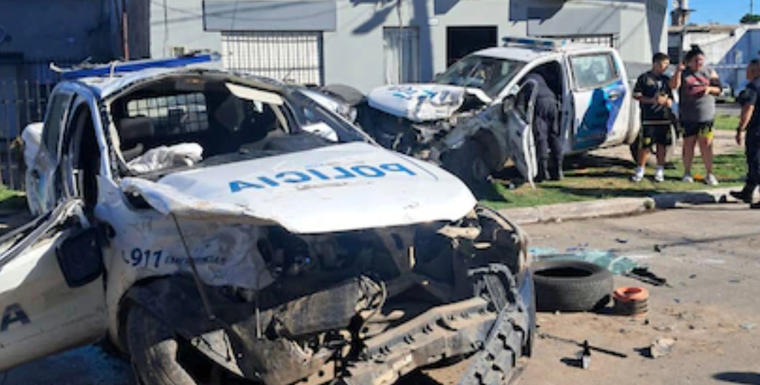Dos patrulleros chocaron durante una persecución en La Matanza y cuatro policías fueron hospitalizados