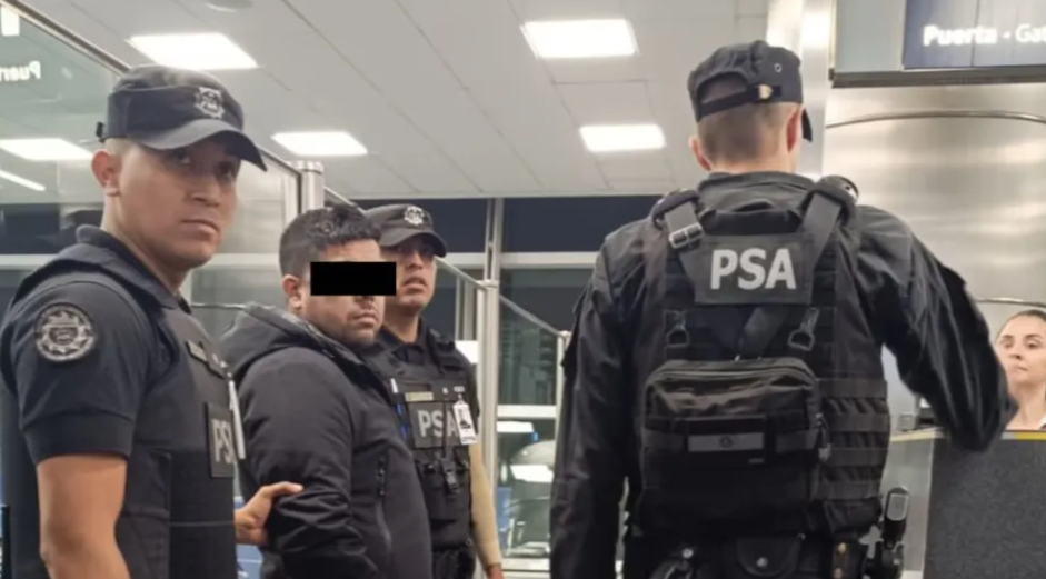 Un ciudadano chileno intentó ingresar a Argentina con pasaporte falso y simuló un desmayo en Ezeiza