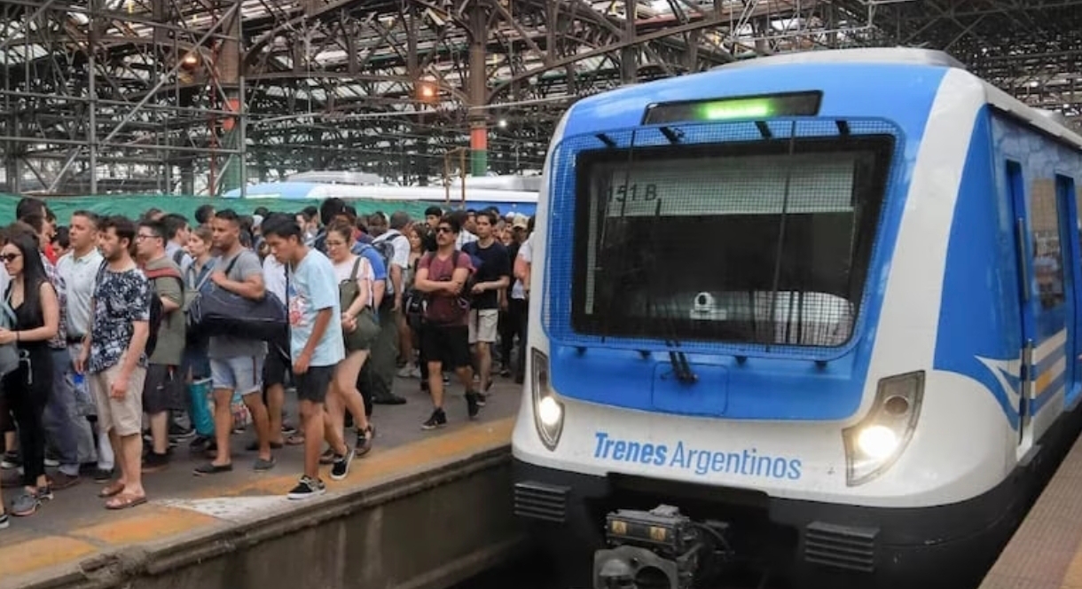 Se cayó un árbol sobre las vías y todos los ramales del tren Roca tienen demoras o están interrumpidos