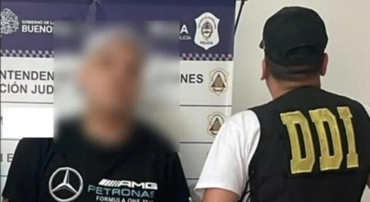 Ezeiza: Lo buscan por intentar asesinar a su novia y estaba atendiendo una barbería