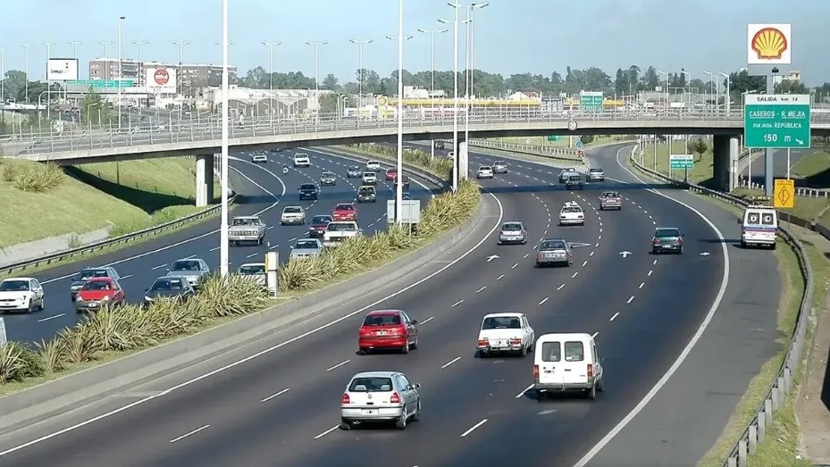 Tragedia en el Acceso Oeste: un nene intentó cruzar la autopista a pie y murió atropellado por un auto