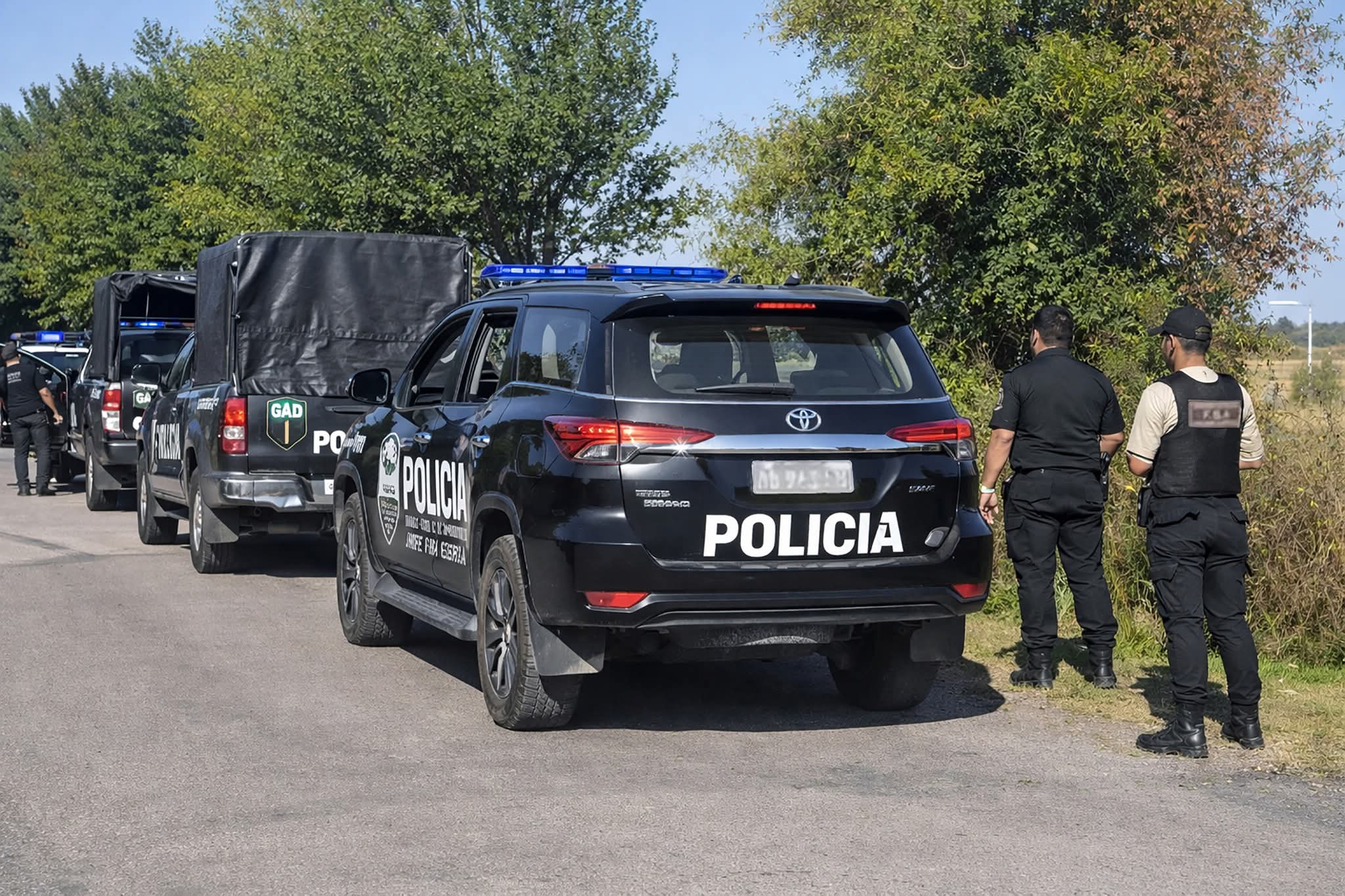 Fuerte operativo para evitar una toma de terrenos en Tristán Suárez