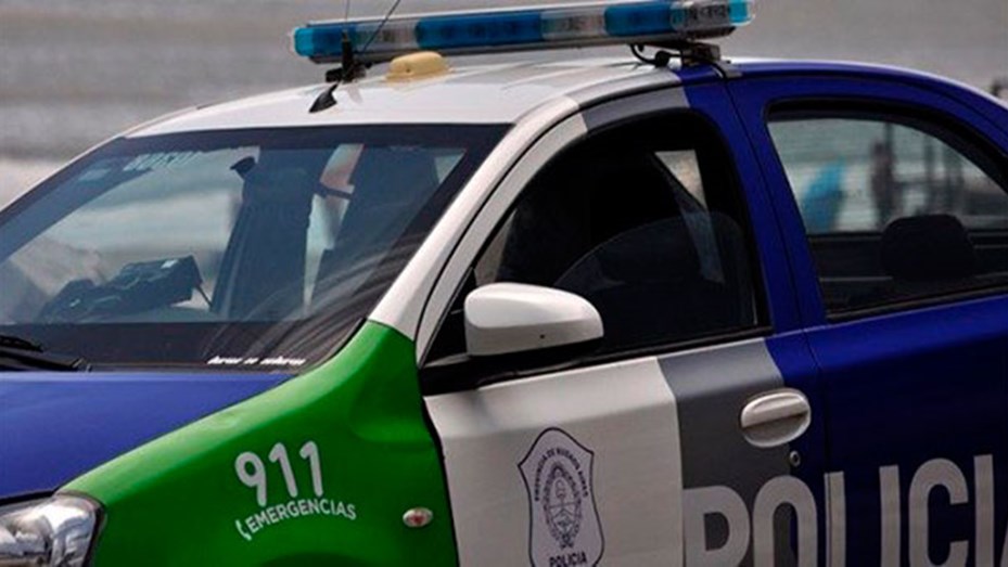 Brutal asalto en La Plata: delincuentes golpearon a una mujer para arrancarle la cartera