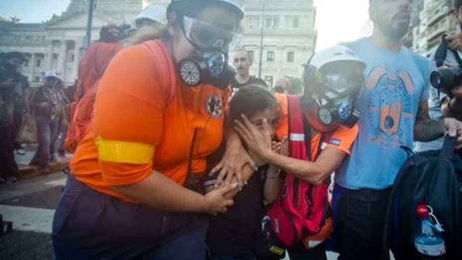 El policía imputado por arrojarle gas a una nena en una marcha pidió el sobreseimiento y negó el hecho