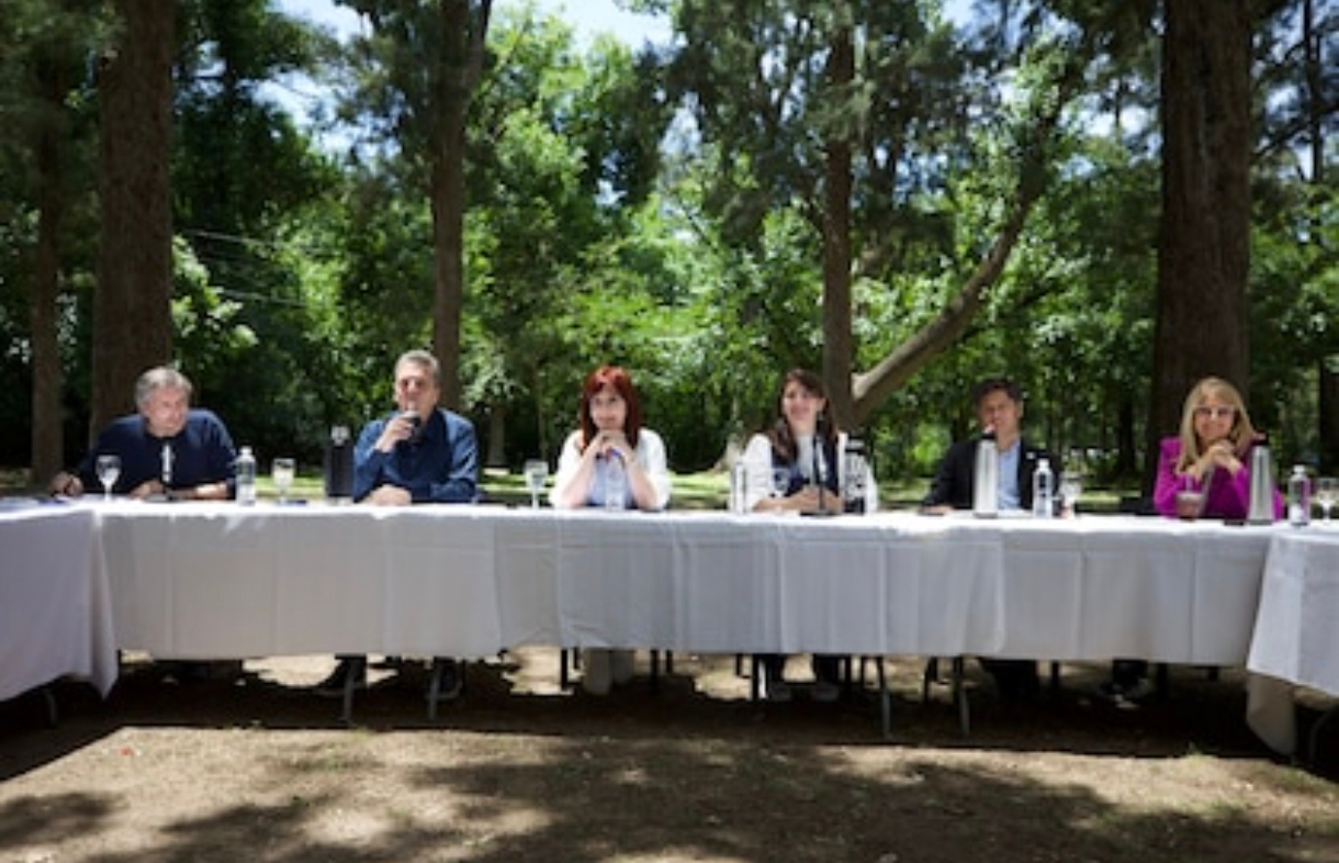 El peronismo revé su estrategia para confrontar con Milei tras otro revés electoral