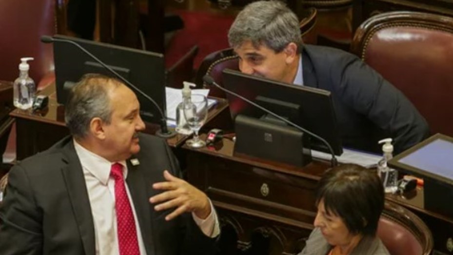 Proponen usar el impuesto a los combustibles para que las provincias arreglen las rutas