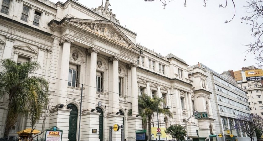 Feria de Empleo de la UBA ofrece más de 500 oportunidades laborales a estudiantes