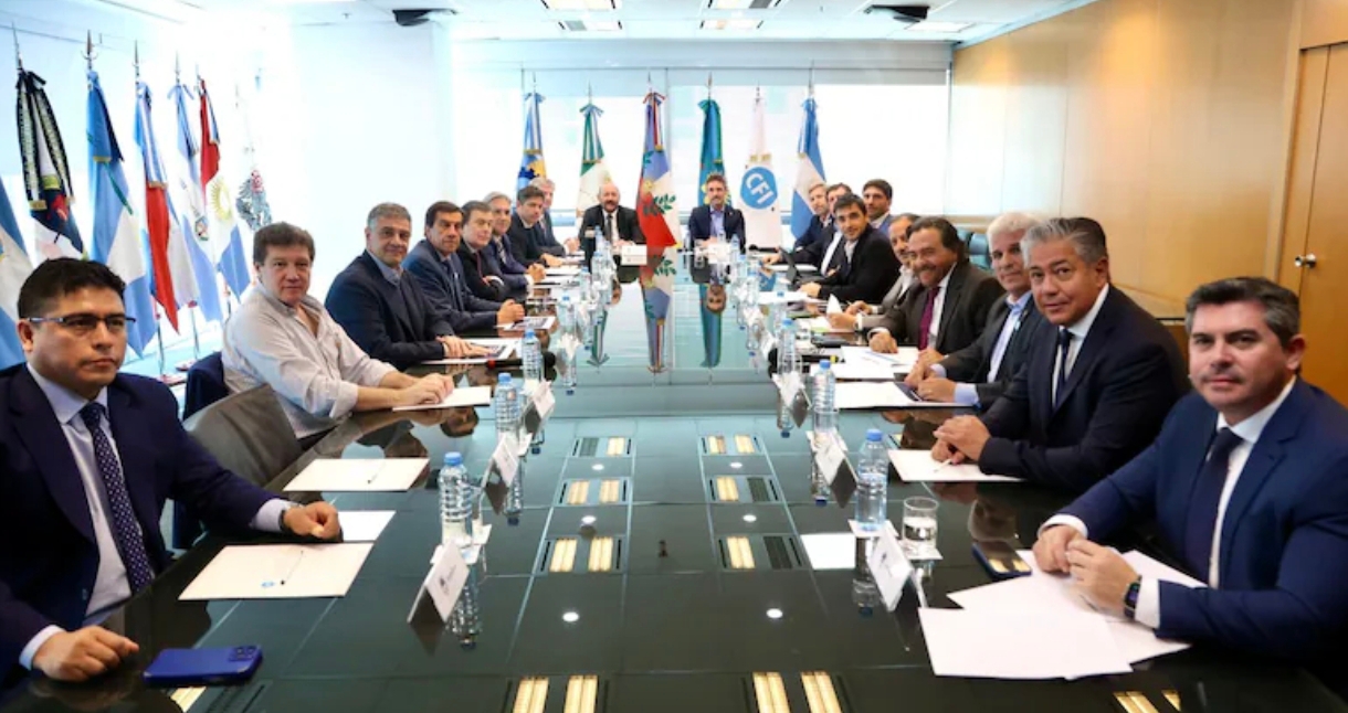 Los gobernadores dialoguistas hacen equilibrio entre los reclamos a Milei y la alianza parlamentaria con LLA