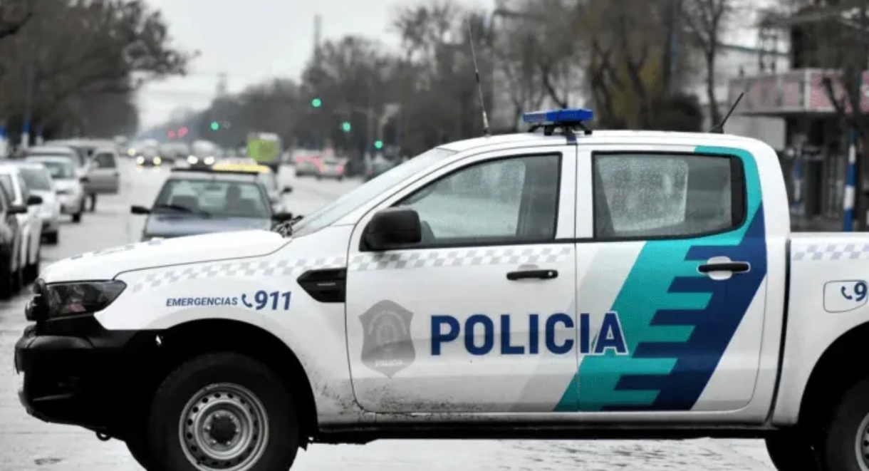 Un hombre ingresó a una a sociedad de fomento y amenazó de muerte a las personas que estaban en el lugar