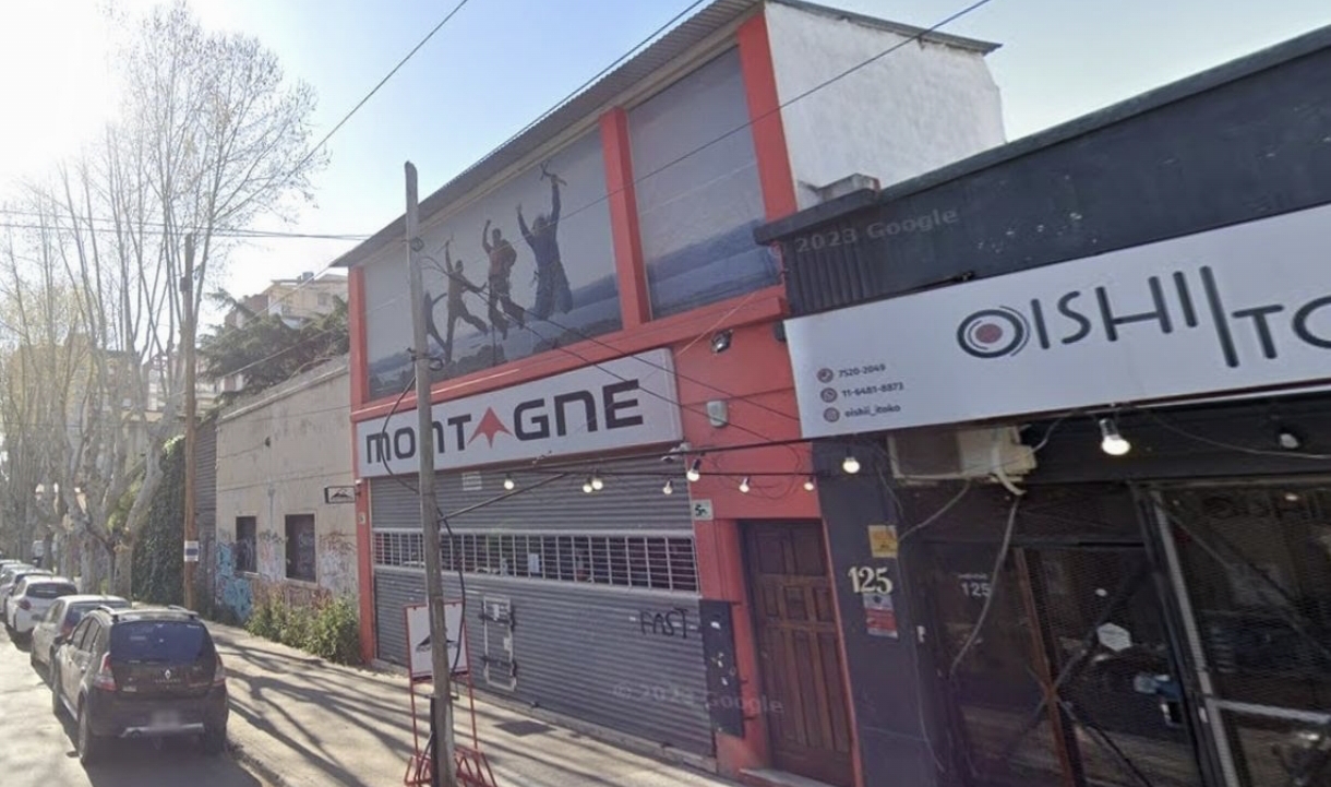 Vaciaron un local de ropa en el centro de Monte Grande por un boquete