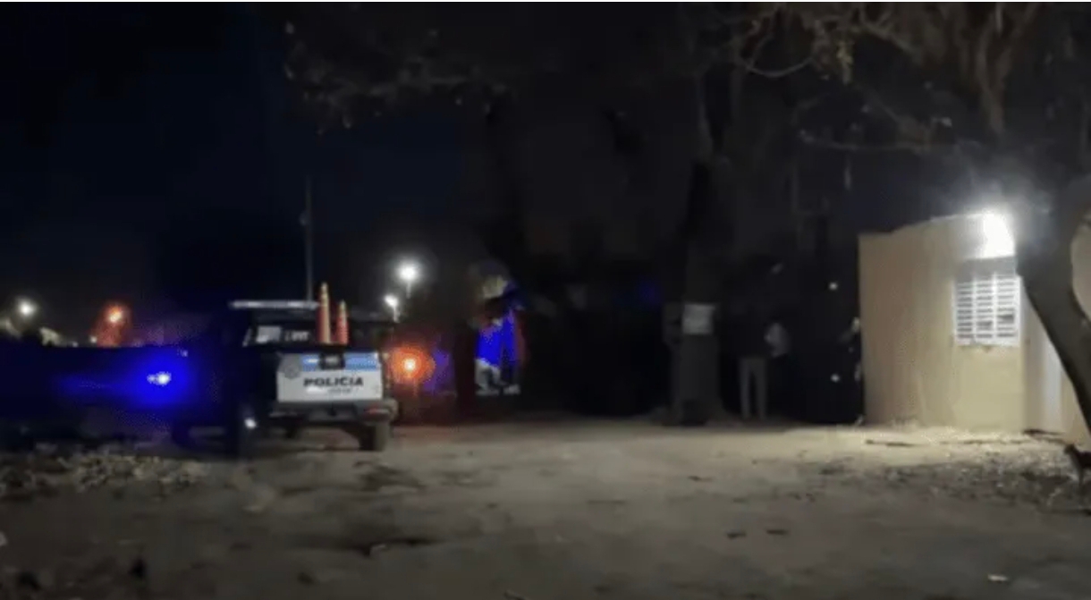 Una joven fue asesinada de un balazo en la cabeza mientras tenía a su bebé en brazos en Rosario