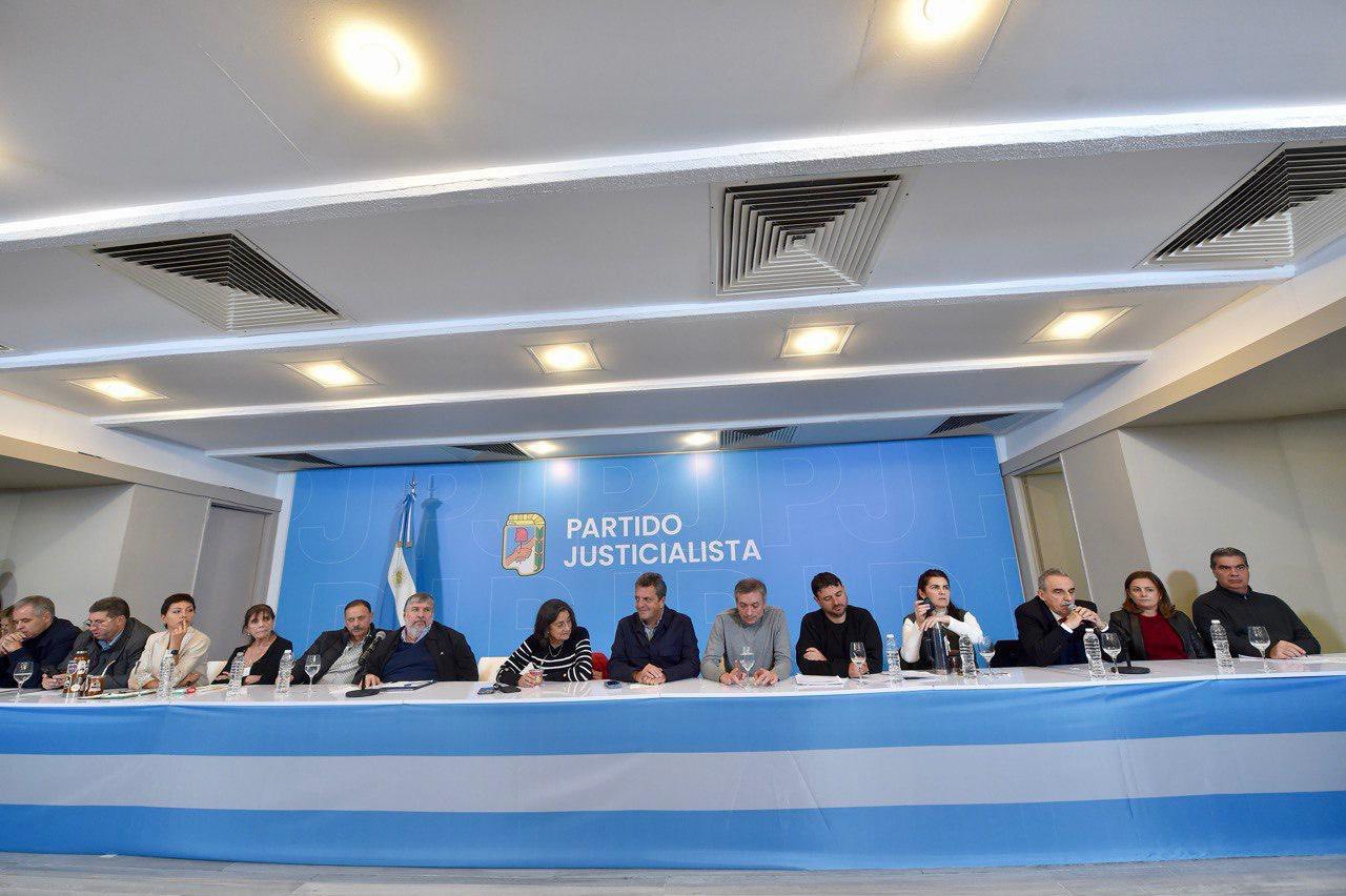 Condena a Cristina: Massa, Grabois y Máximo Kirchner se reunieron en la sede del PJ