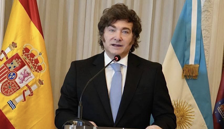 Javier Milei vuelve al país y prepara la firma de una batería de decretos clave