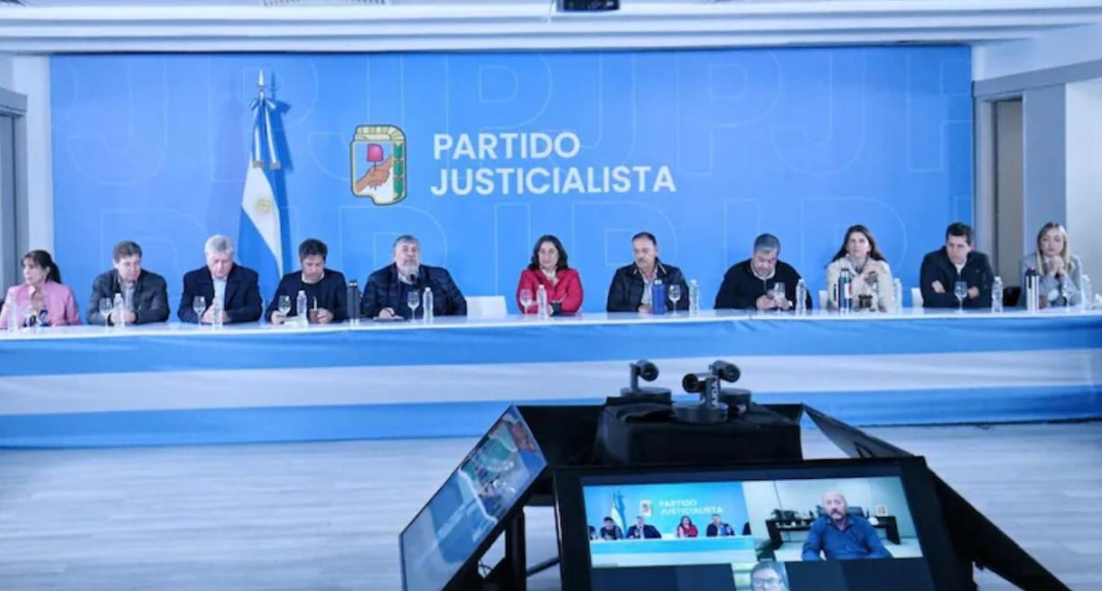 Tras la domiciliaria a CFK, el peronismo cambió de planes y llamó a marchar mañana a Plaza de Mayo