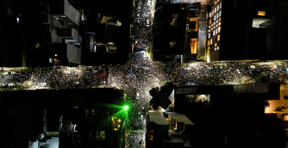 Cristina Kirchner busca demostrar su liderazgo con una marcha masiva, sin romper las condiciones de su prisión