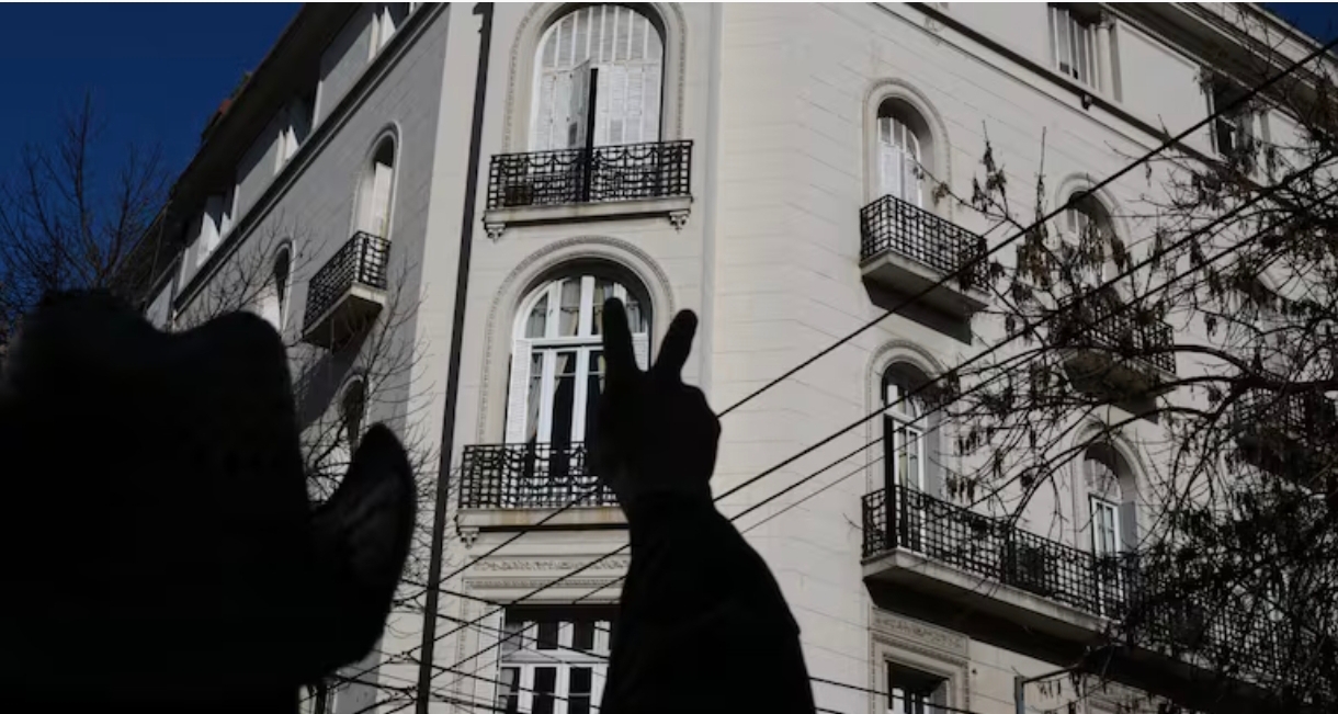 CFK reclamó poder recibir visitas sin autorización y apuntó contra Bullrich por el operativo de seguridad