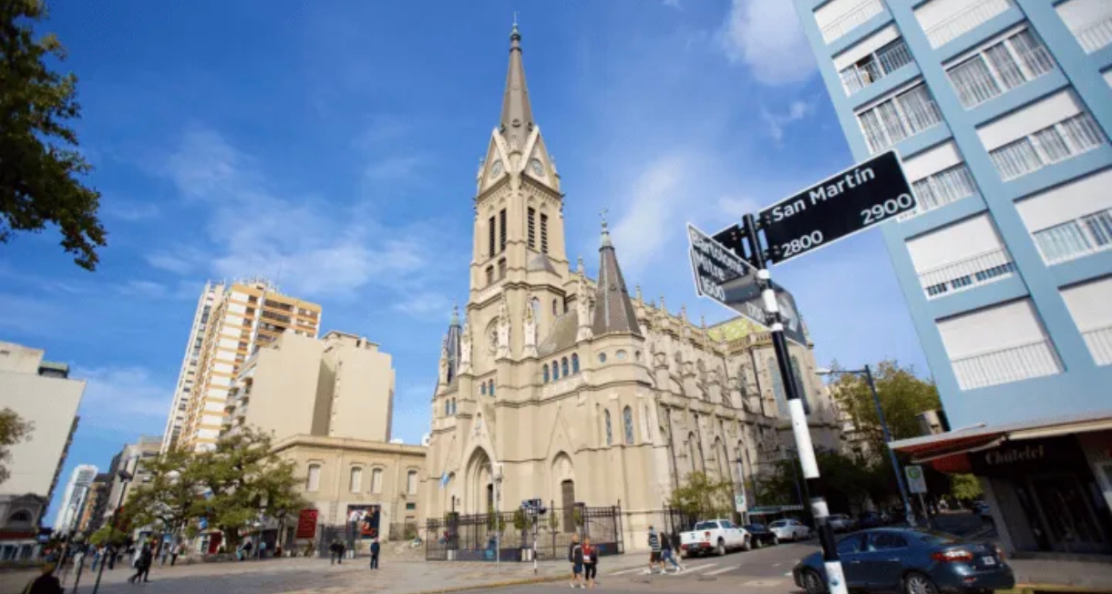 Un hombre entró con un cuchillo a la Catedral de Mar del Plata y amenazó a los presentes