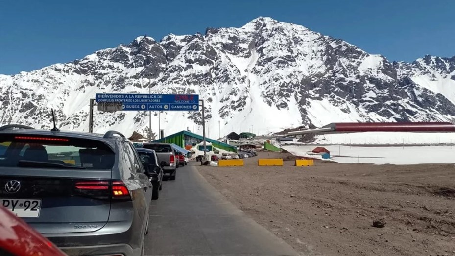 Cierran el Paso Cristo Redentor por fuertes nevadas pronosticadas en Mendoza