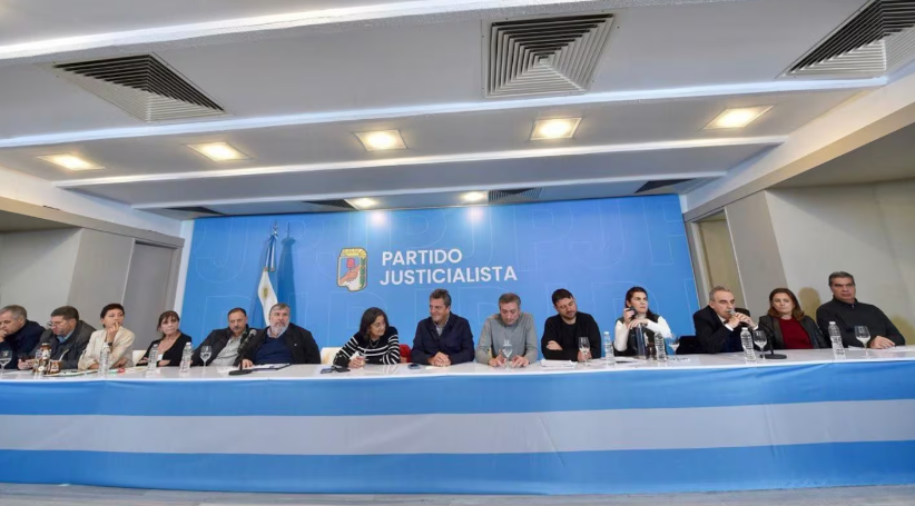Con Kicillof, Massa y Máximo Kirchner, el PJ reactivó las negociaciones a días del cierre de alianzas