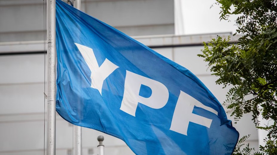 La Justicia de EE.UU. ordena a la Argentina entregar el 51% de las acciones de YPF