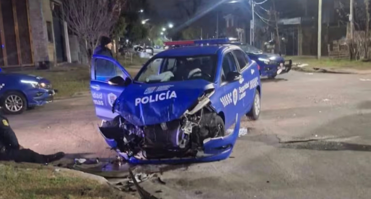 Drama en Lomas de Zamora: un policía murió tras un violento choque entre dos patrulleros