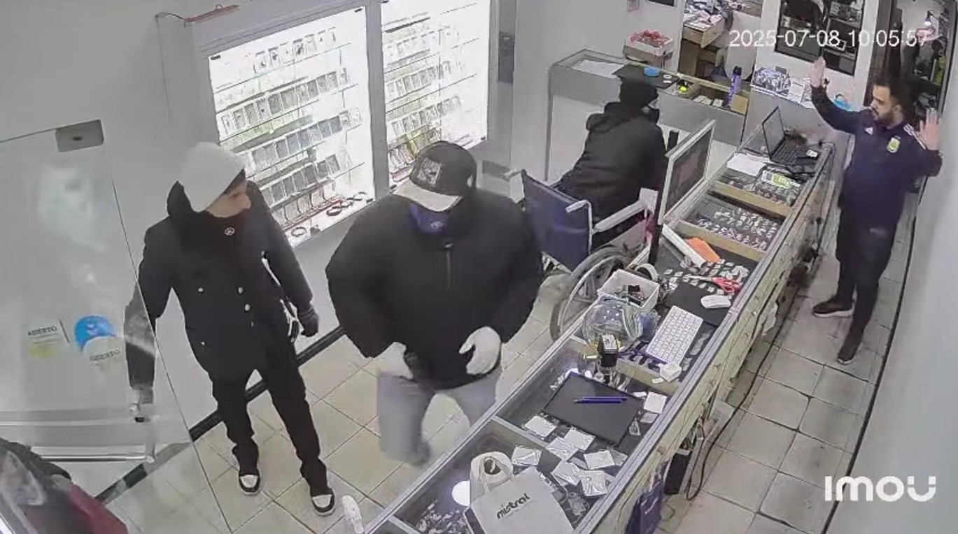 Violento robo en Quilmes: simularon ser personas con discapacidad y desvalijaron una joyería