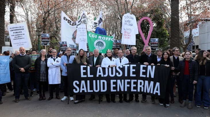 Masivo abrazo simbólico en defensa del Instituto Roffo