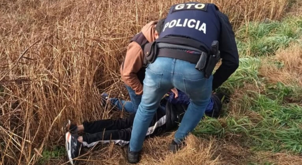 Mató a un hombre de una puñalada tras una pelea y escapó por la ruta: lo atraparon escondido en la banquina