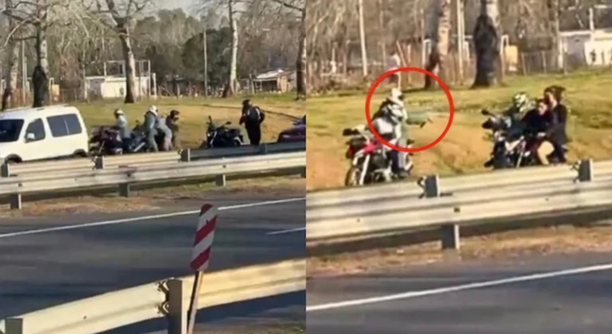 Un influencer grabó el momento en que ladrones armados le sacaron la moto a un hombre en la autopista