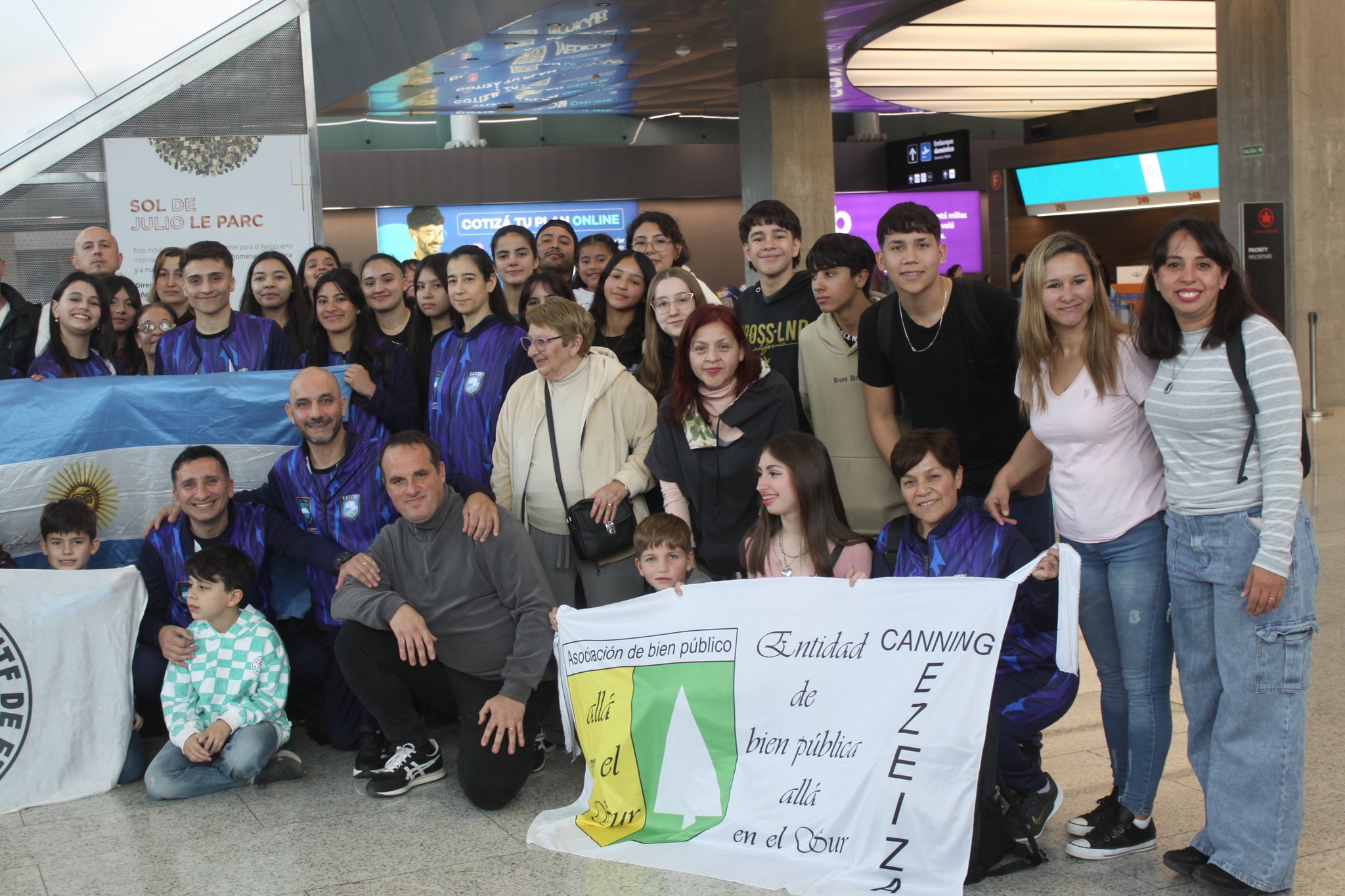Siete deportista de Ezeiza partieron del Aeropuerto de Ezeiza rumbo a Barcelona 