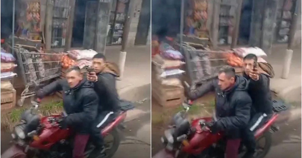 Un colectivero intentó chocar a dos motochorros para impedir un robo y los ladrones amenazaron a los pasajeros