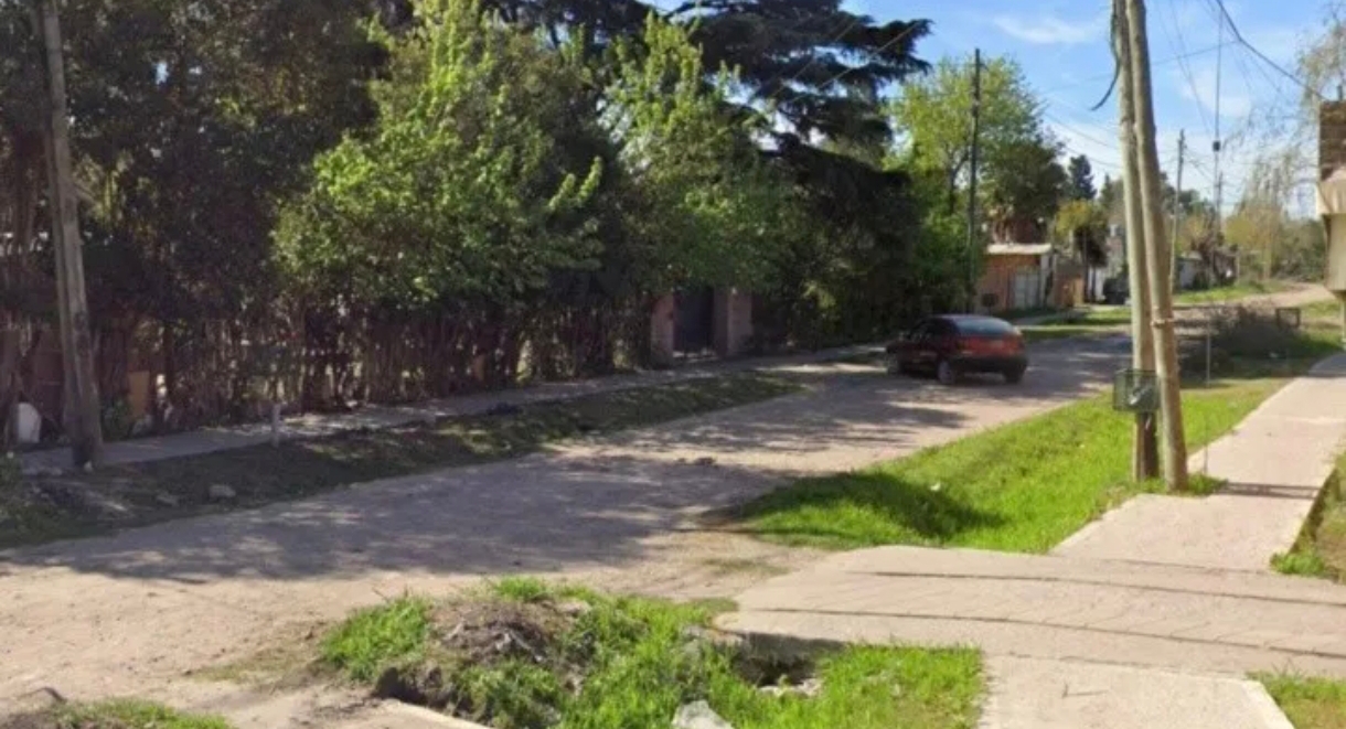 Lo asesinaron por viejos problemas barriales y buscan a dos sospechosos por el sangriento crimen