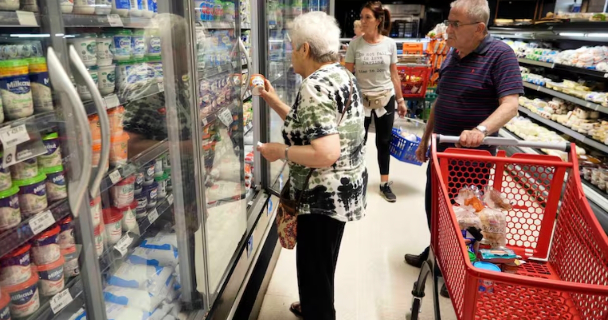 Tras el salto del dólar en julio, los analistas detectaron subas en los precios de los alimentos
