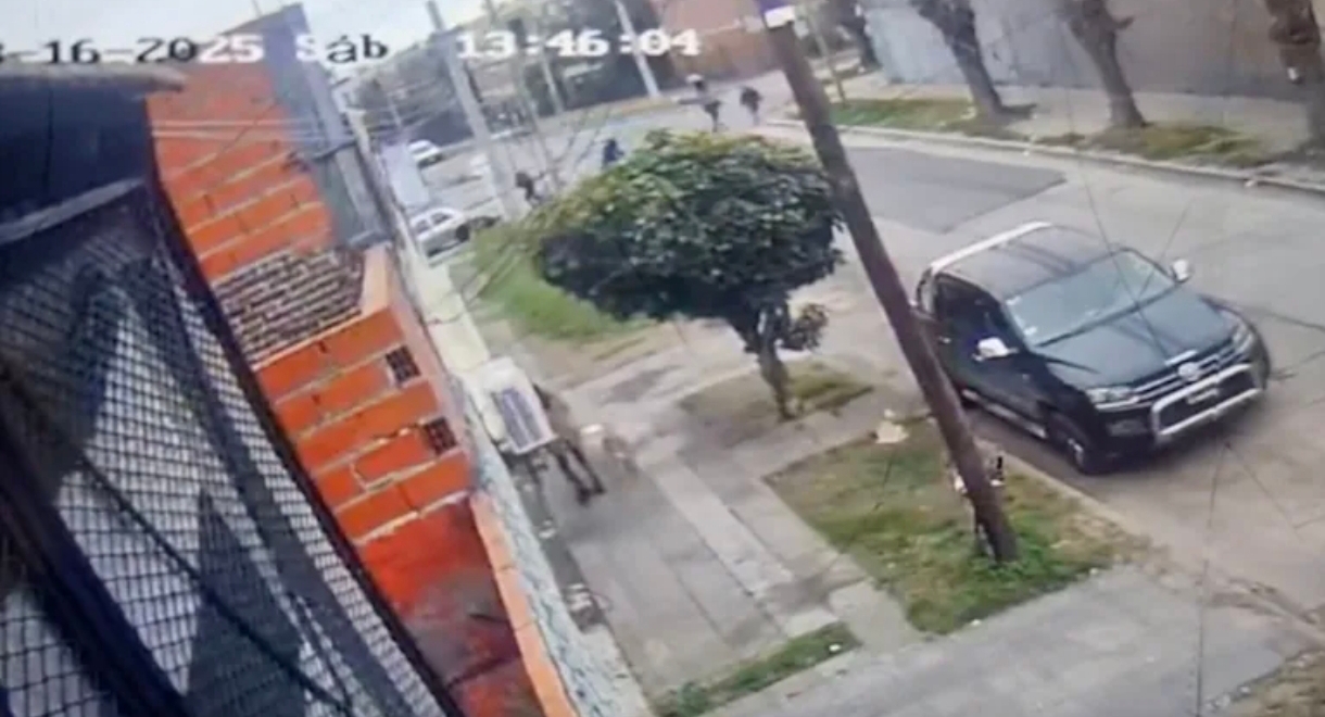 Un ladrón murió y un policía resultó herido durante un intento de robo en San Justo