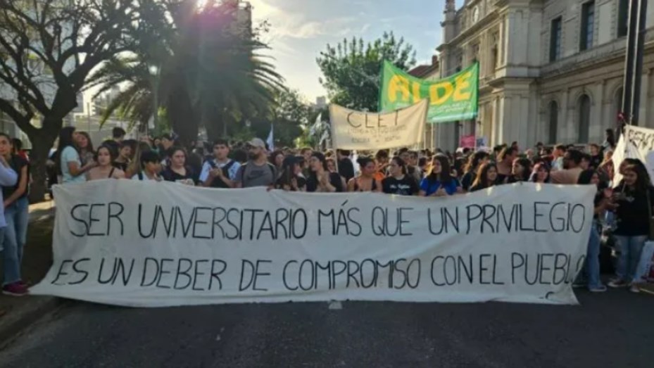 Docentes universitarios iniciaron paro de 48 horas en todo el país