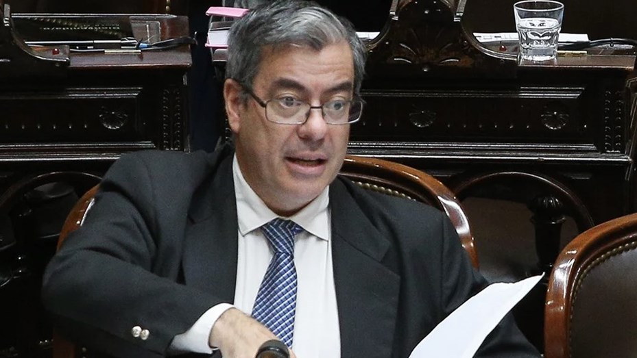 Germán Martínez dice que mientras los argentinos hacen 