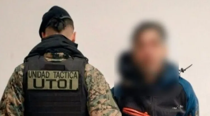 Capturaron a tiros a dos ladrones tras una persecución cerca de Camino de Cintura: habían robado una camioneta