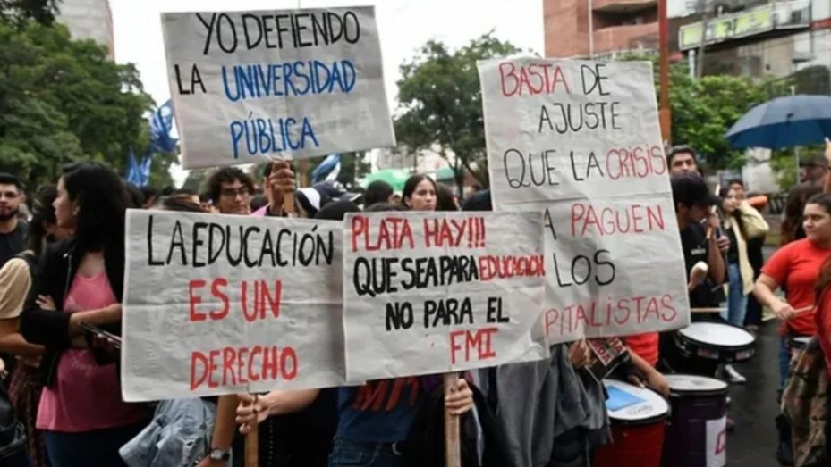 Docentes y Nodocentes de la UBA inician paro y jornada de visibilización por recomposición salarial