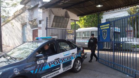 Un policía se atrincheró en una dependencia de Barracas en medio de un brote psicótico