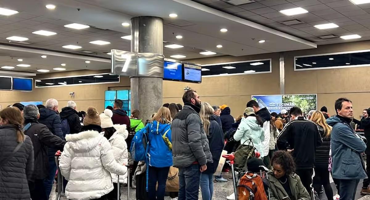 Conflicto aeronáutico: una sorpresiva asamblea afectó vuelos de Aeroparque y Ezeiza